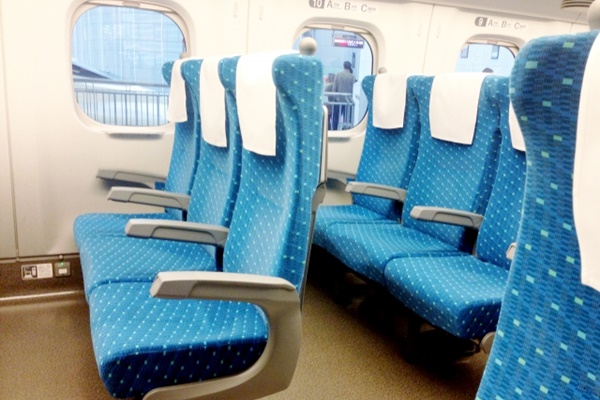 「元日・JR西日本乗り放題きっぷ」は新幹線や特急の指定席を利用できます。
