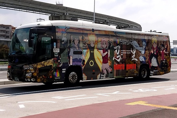 ニジゲンノモリ「NARUTO＆BORUTO忍里」直行高速バス「かけはしNARUTO」号