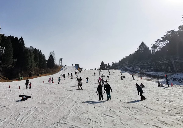 六甲山スノーパークへお得に行ける阪急電車・阪神電車「六甲山スキークーポン」の内容、値段、発売期間、購入方法