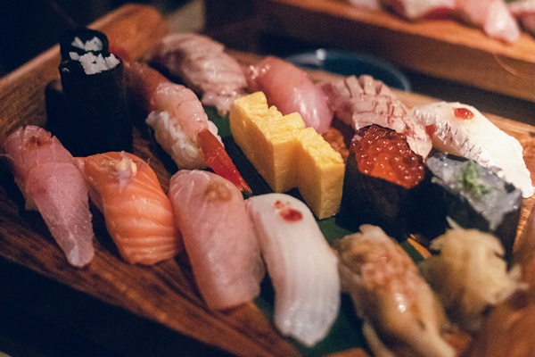 JR「サイコロが導く!北九州VS富山 大阪発すし決戦きっぷ」の内容、値段、発売期間、購入方法